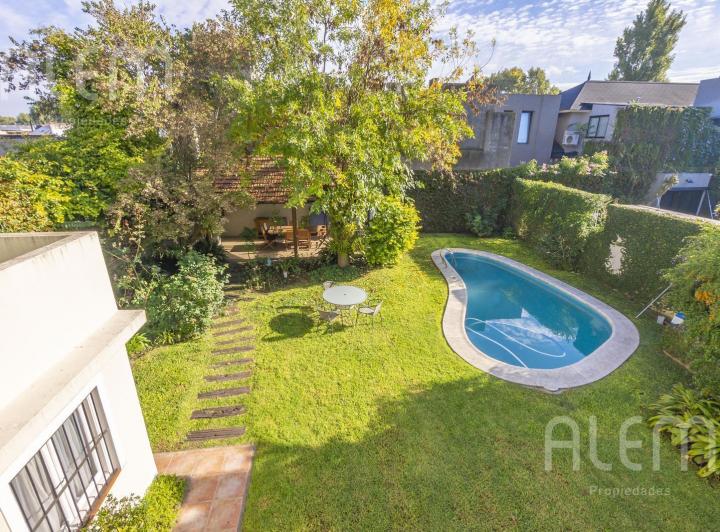 Casa · 270m² · 5 Ambientes · 1 Cochera