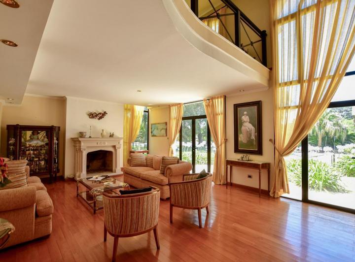 Casa · 381m² · 10 Ambientes · 5 Cocheras