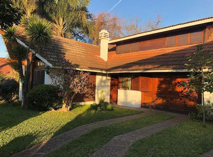Casa · 200m² · 5 Ambientes · 1 Cochera