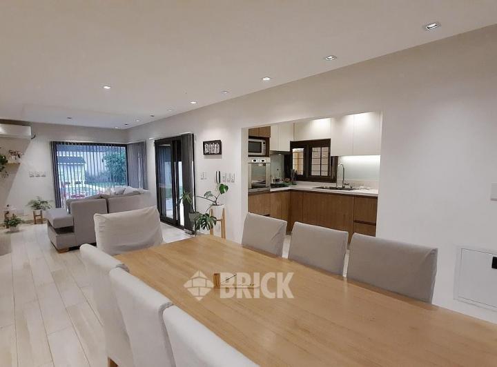 Casa · 198m² · 5 Ambientes · 3 Cocheras