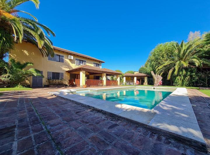 Casa · 260m² · 7 Ambientes · 2 Cocheras