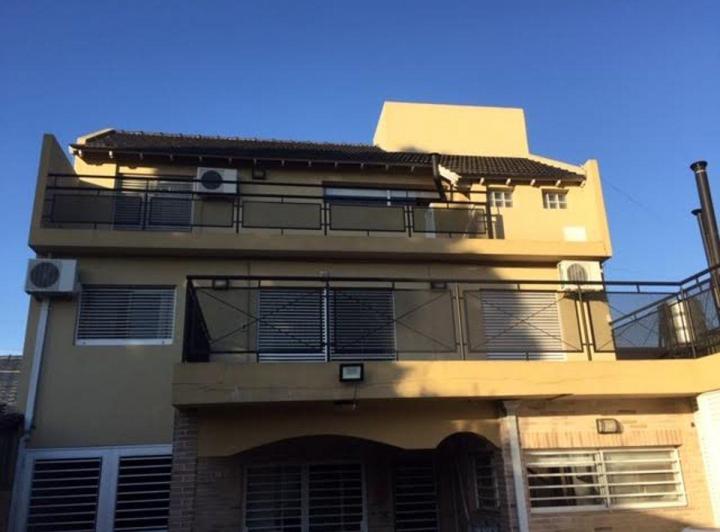 Casa · 256m² · 6 Ambientes · 1 Cochera