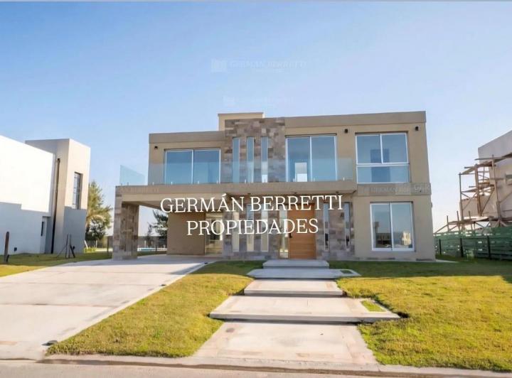 Casa · 310m² · 5 Ambientes · 1 Cochera