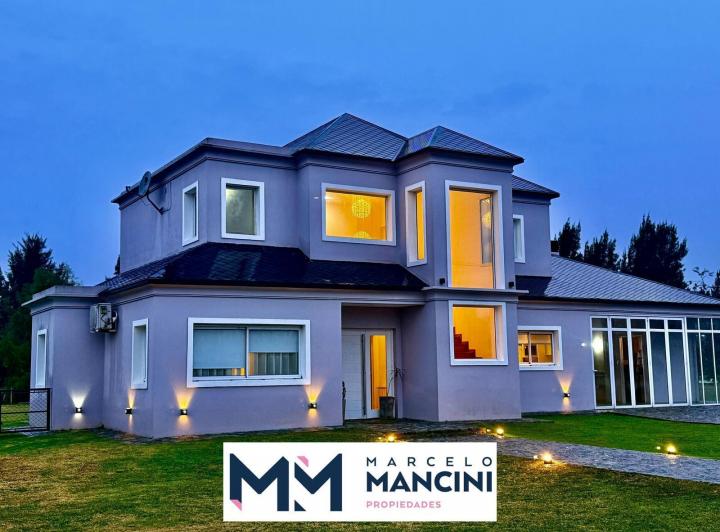 Casa · 260m² · 6 Ambientes · 2 Cocheras