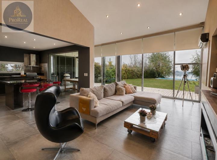 Casa · 176m² · 5 Ambientes · 4 Cocheras