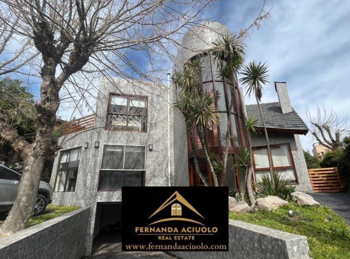 Casa · 300ha · 7 Ambientes · 1 Cochera