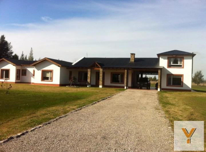 Casa · 490m² · 7 Ambientes · 1 Cochera