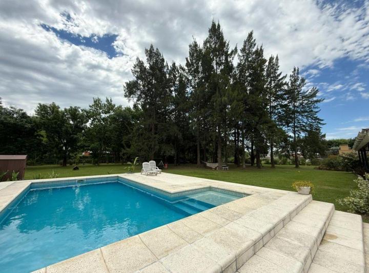 Casa · 180m² · 5 Ambientes · 2 Cocheras