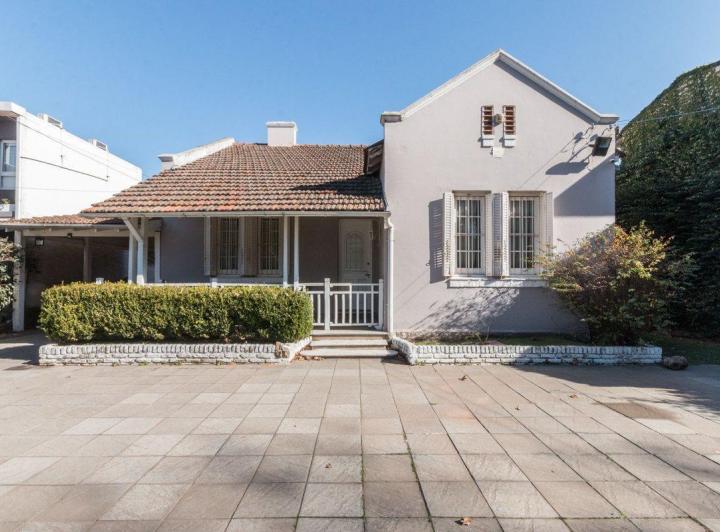 Casa · 240m² · 5 Ambientes · 1 Cochera