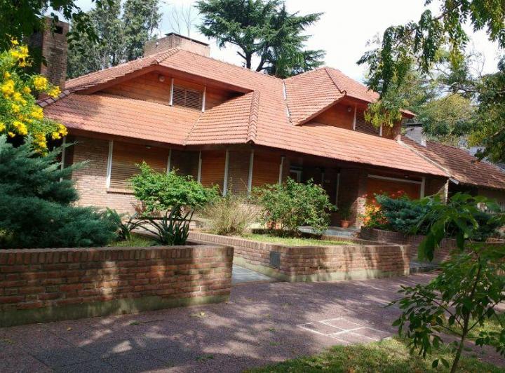 Casa · 384m² · 5 Ambientes · 1 Cochera