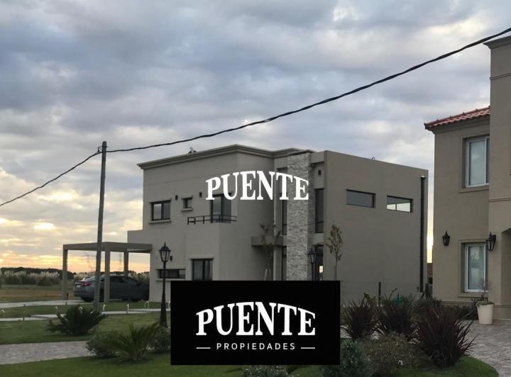 Casa · 200m² · 6 Ambientes · 2 Cocheras