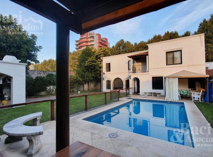 Casa · 420m² · 10 Ambientes · 2 Cocheras