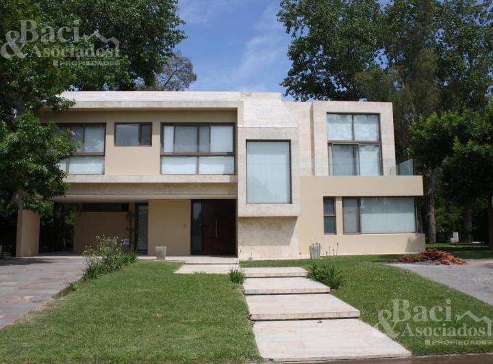 Casa · 350m² · 7 Ambientes · 1 Cochera