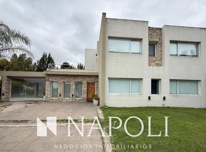 Casa · 290m² · 7 Ambientes