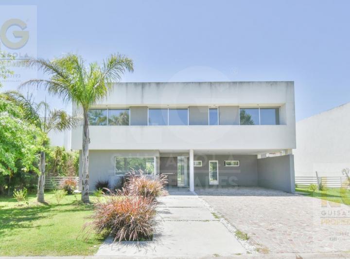 Casa · 370m² · 5 Ambientes · 2 Cocheras