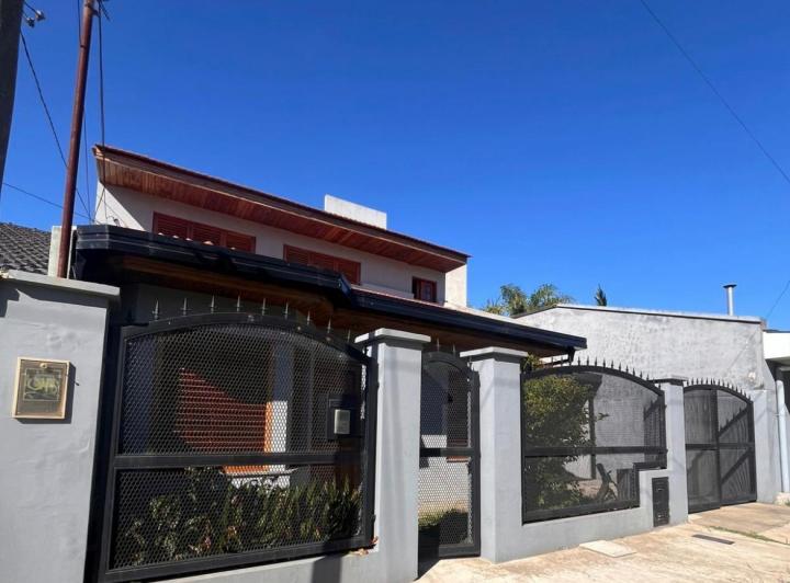 Casa · 190m² · 6 Ambientes · 1 Cochera