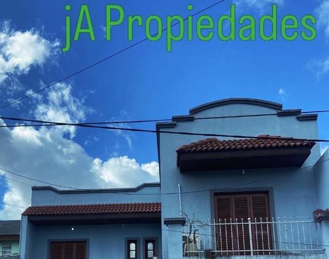 Casa · 260m² · 3 Ambientes · 3 Cocheras