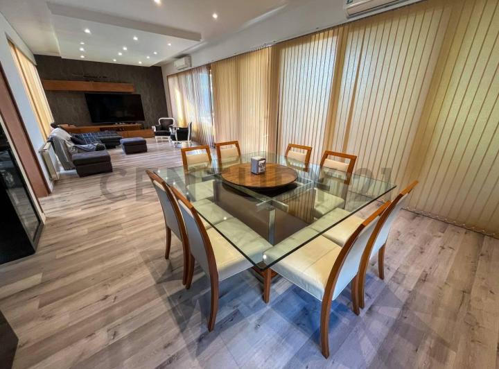 Casa · 370m² · 6 Ambientes · 2 Cocheras