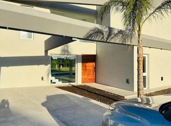 Casa · 270m² · 5 Ambientes