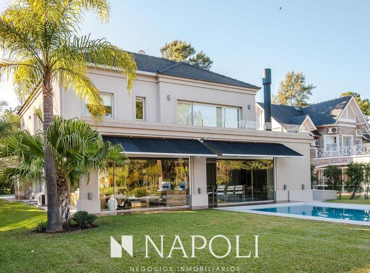 Casa · 450m² · 7 Ambientes · 2 Cocheras