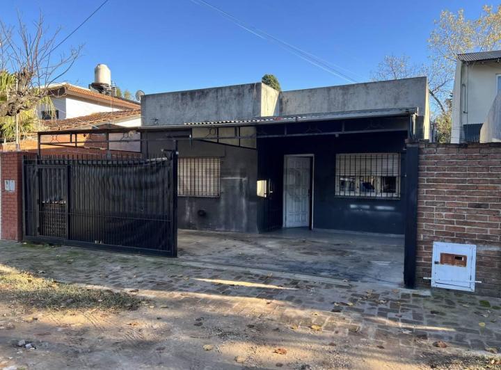 Casa · 250m² · 5 Ambientes · 2 Cocheras