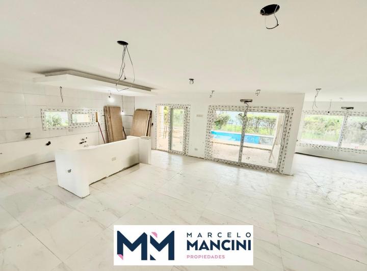 Casa · 270m² · 5 Ambientes · 5 Cocheras