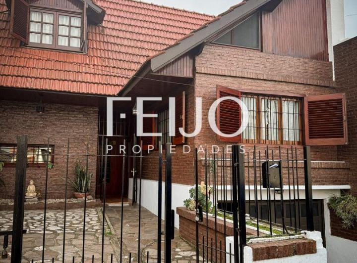 Casa · 209m² · 6 Ambientes · 2 Cocheras