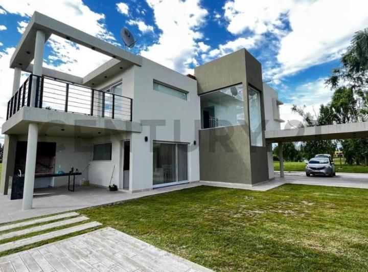 Casa · 180m² · 5 Ambientes · 2 Cocheras