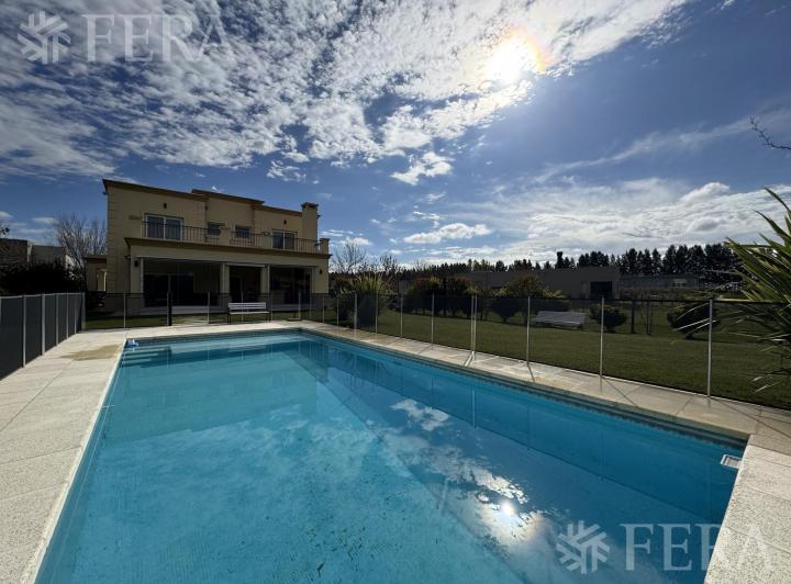 Casa · 148m² · 5 Ambientes · 2 Cocheras