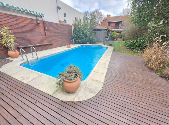 Casa · 340m² · 6 Ambientes · 4 Cocheras