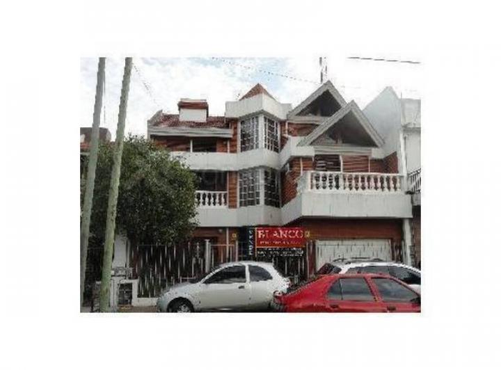 Casa · 330m² · 4 Dormitorios