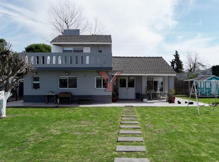 Casa · 180m² · 5 Ambientes · 2 Cocheras