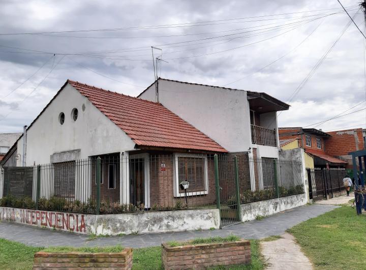 Casa · 180m² · 4 Dormitorios · 2 Cocheras