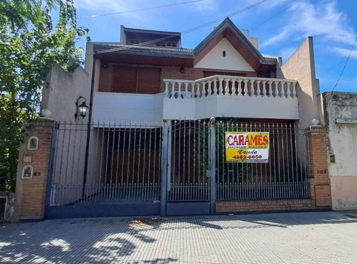 Casa · 250m² · 5 Ambientes · 2 Cocheras