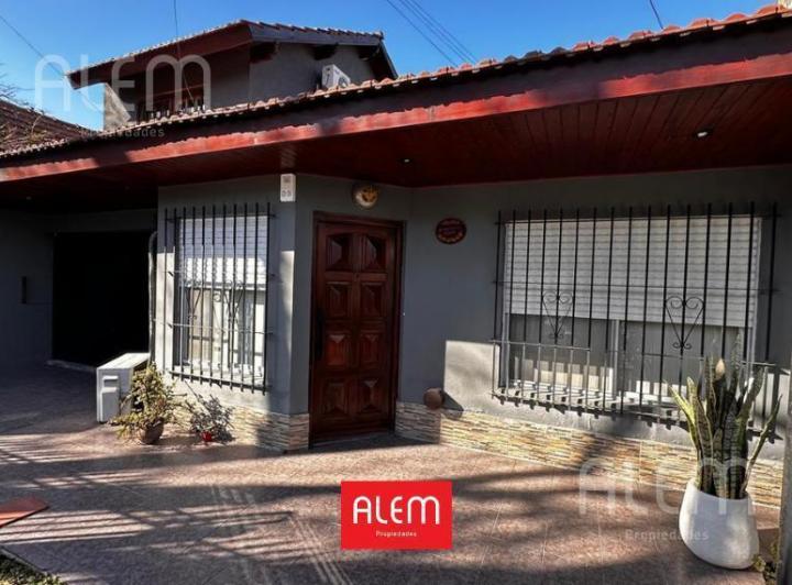 Casa · 104m² · 5 Ambientes · 1 Cochera