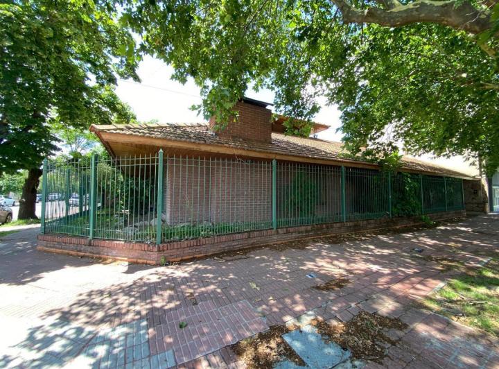 Casa · 180m² · 5 Ambientes · 2 Cocheras