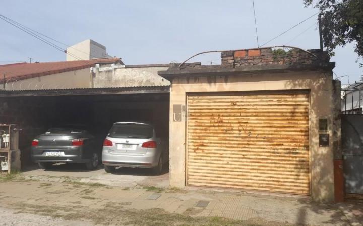 Casa · 200m² · 6 Ambientes · 2 Cocheras
