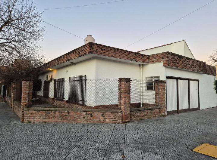 Casa · 200m² · 5 Ambientes · 1 Cochera