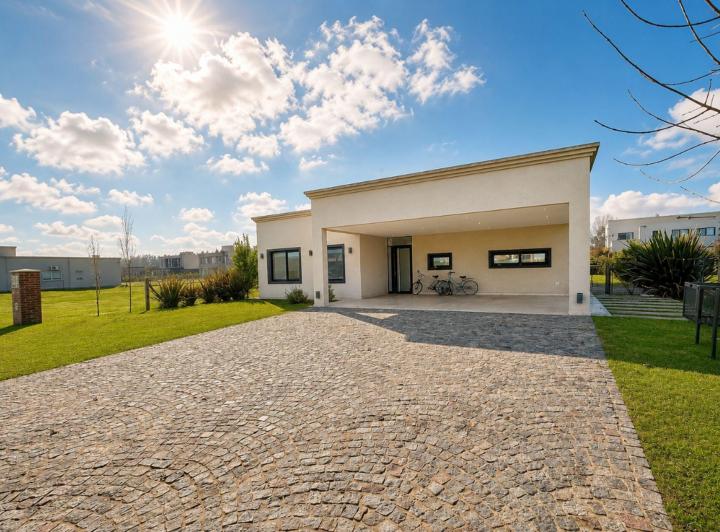 Casa · 160m² · 5 Ambientes · 2 Cocheras