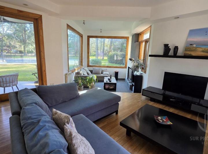 Casa · 254m² · 7 Ambientes · 2 Cocheras