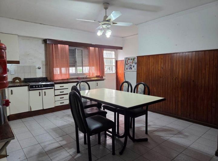 Casa · 208m² · 6 Ambientes · 1 Cochera