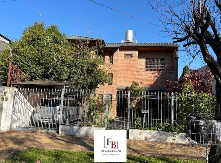 Casa · 185m² · 6 Ambientes · 2 Cocheras