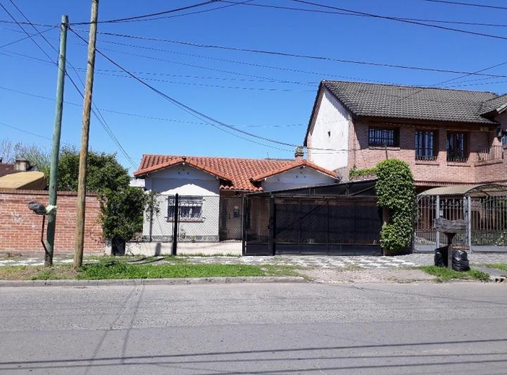 Casa · 145m² · 5 Ambientes · 2 Cocheras