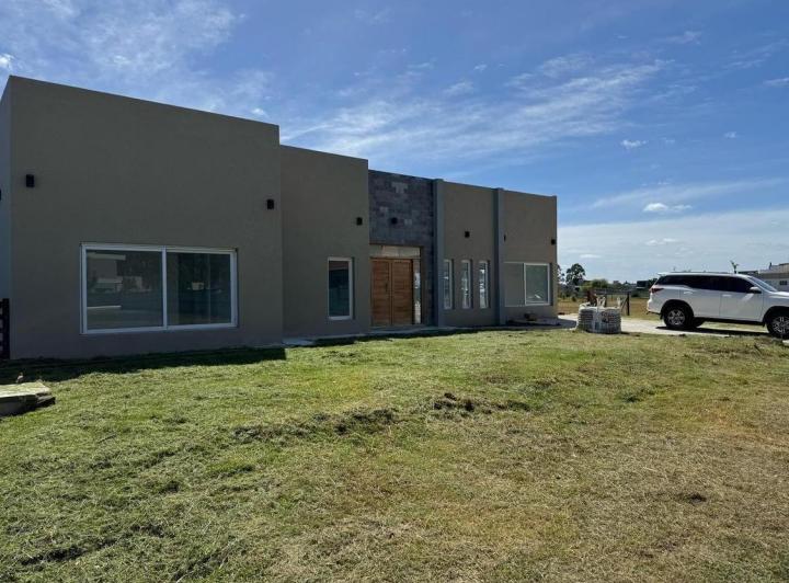 Casa · 200m² · 5 Ambientes