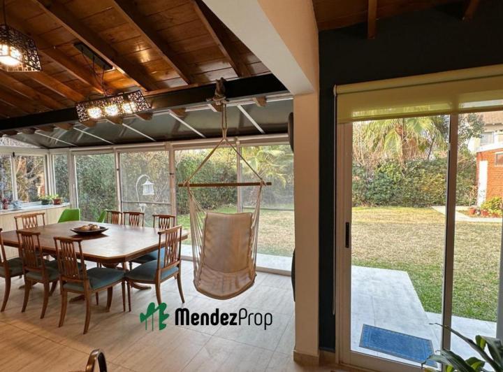 Casa · 190m² · 6 Ambientes · 2 Cocheras