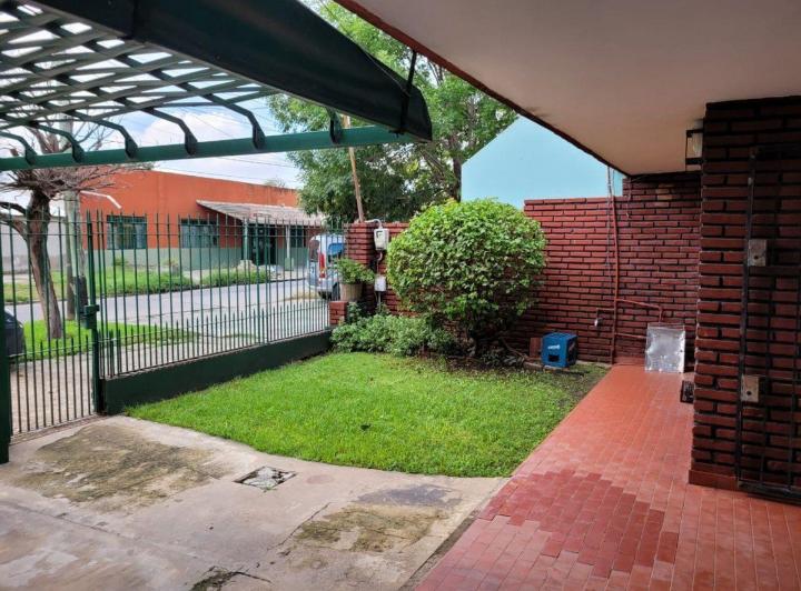 Casa · 190m² · 6 Ambientes · 2 Cocheras