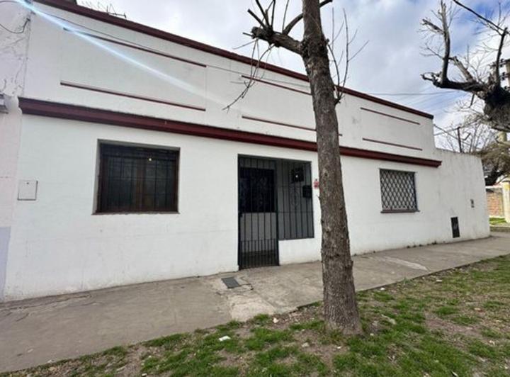 Casa · 118m² · 8 Ambientes · 2 Cocheras