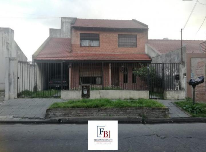 Casa · 183m² · 4 Dormitorios · 1 Cochera