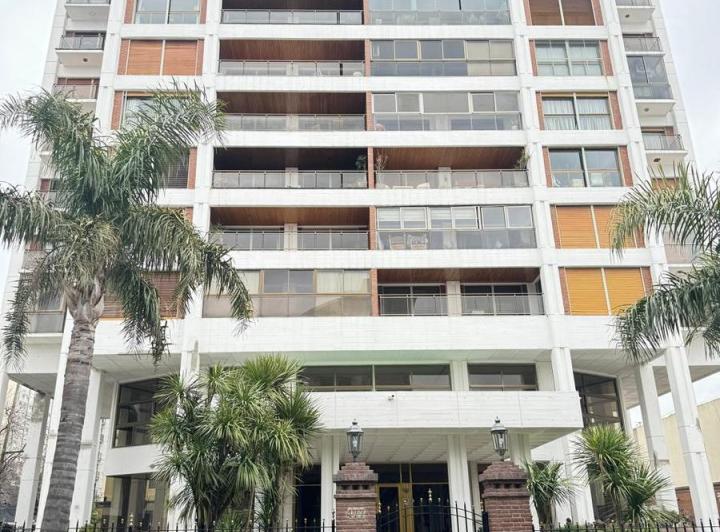 Departamento · 45m² · 4 Ambientes · 2 Cocheras