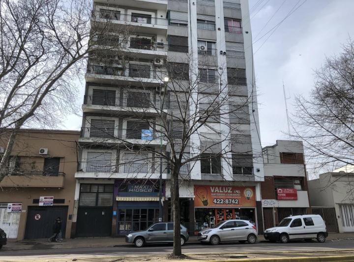 Departamento · 90m² · 6 Ambientes · 1 Cochera